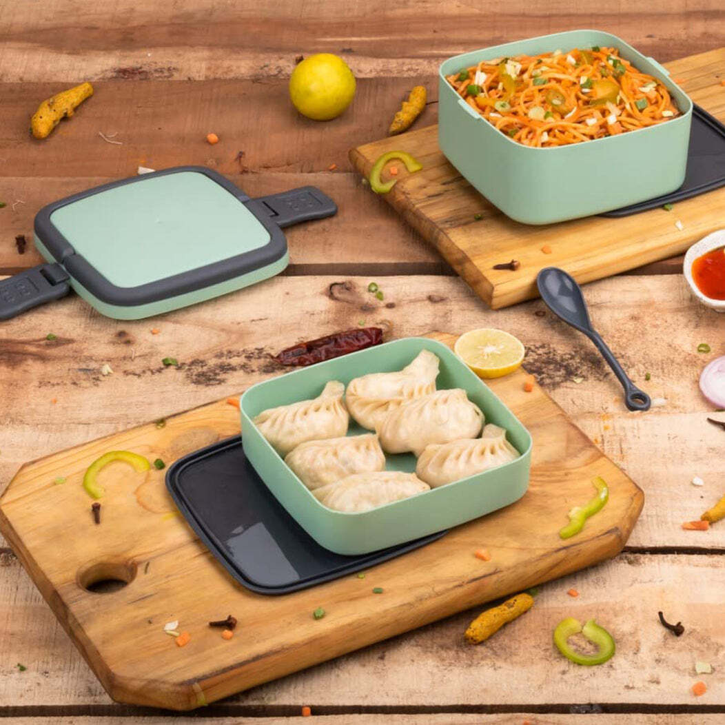 Double-layer Portable Lunch Box (2837a) - Food Grade Bpa-free Plastic, 17x15x13 Cm, Green | Insulated, 2 Compartments, Lock System, Includes Small Spoon