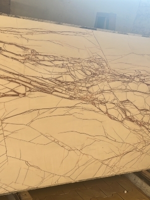 ब्राउन इटैलियन स्टोन