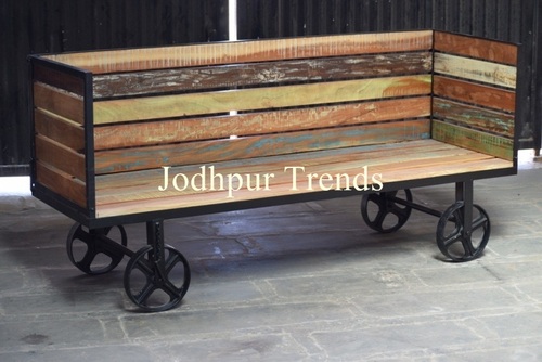 औद्योगिक पुनः प्राप्त लकड़ी का सोफा