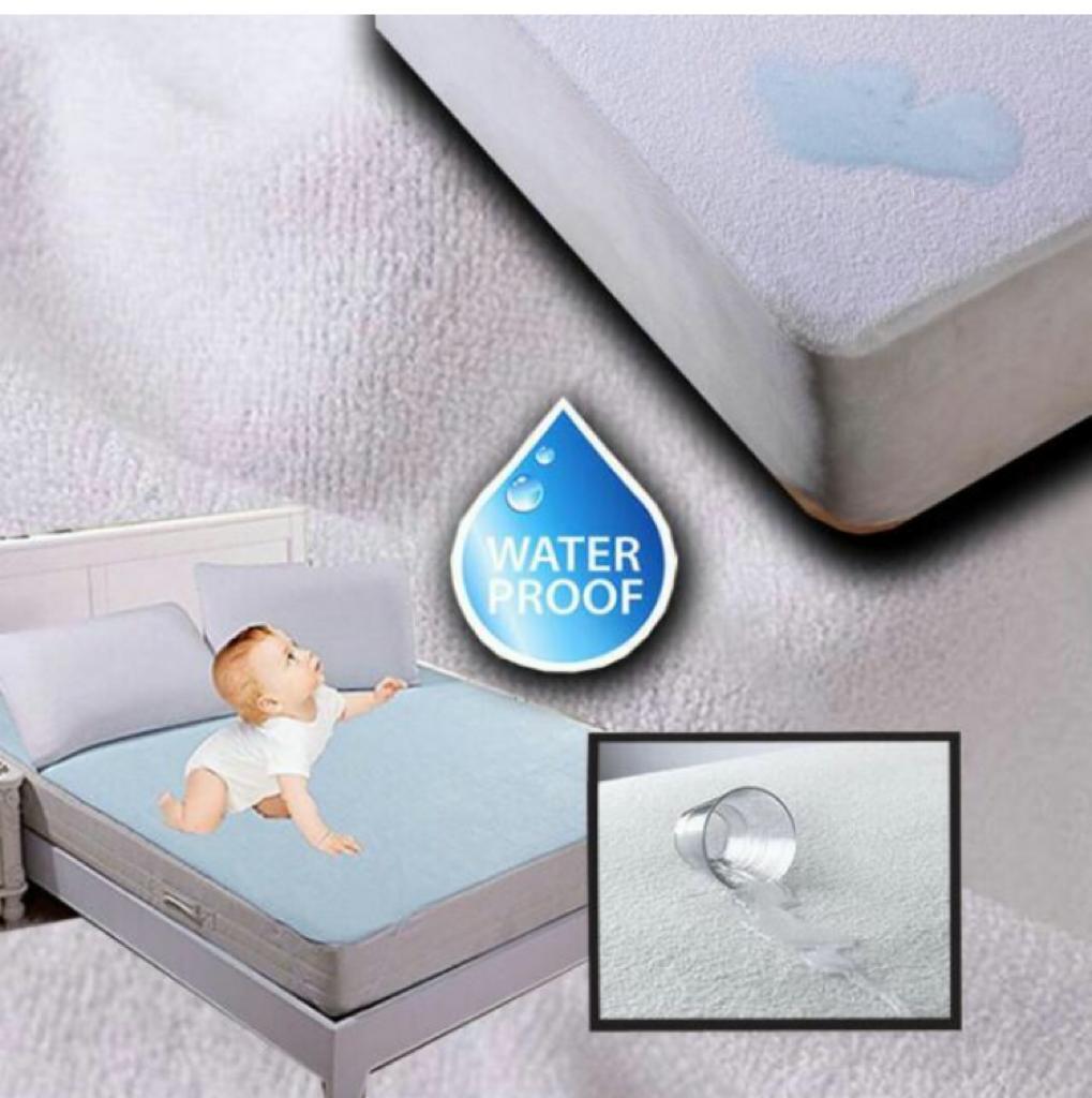 White And Dyed Terry Laminated Mattress Protector