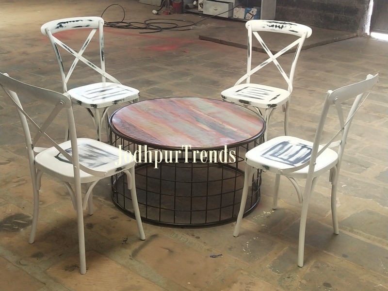 कॉफी टेबल 4 कुर्सियों के साथ