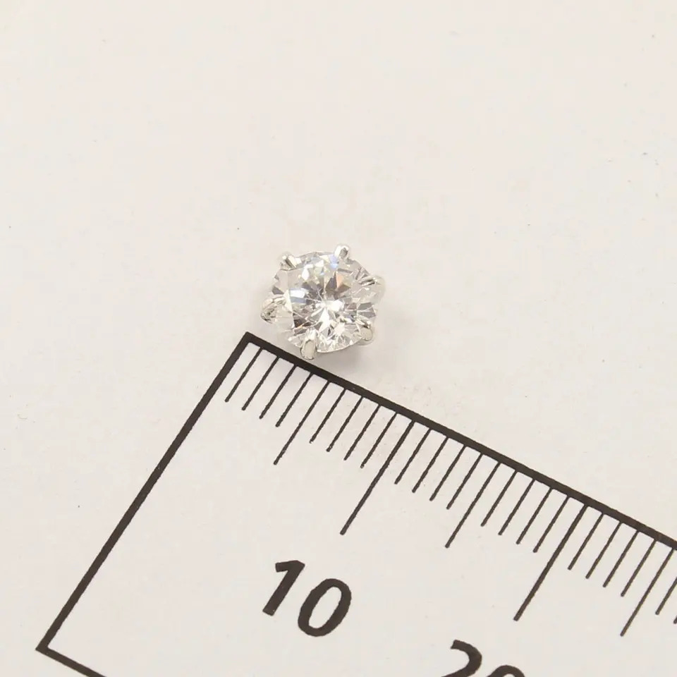 925 Sterling Silver Attractive Sparkling Cubic Zirconia Cz Stud Earrings