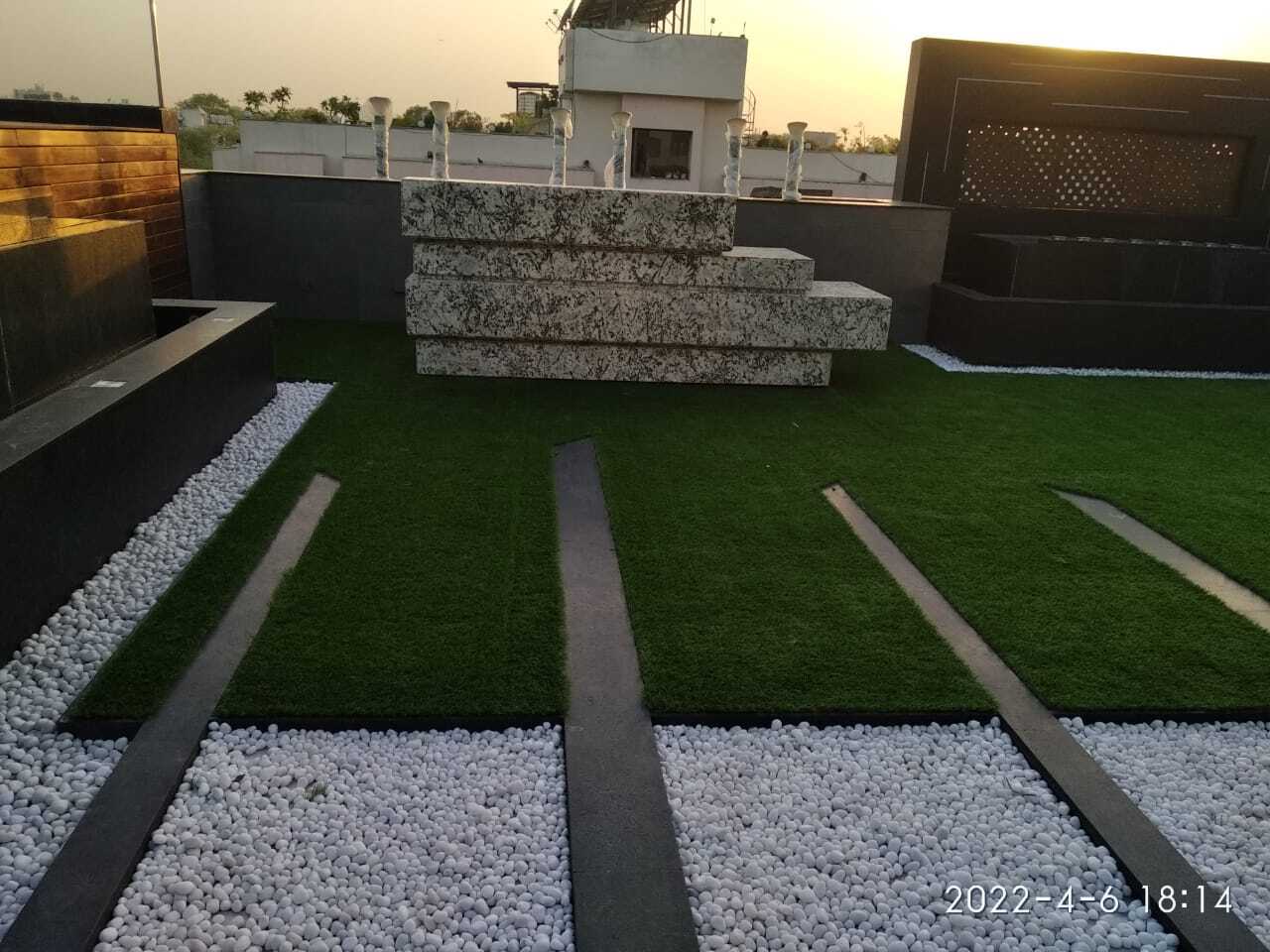 Synthetic Turf - Synthetic Material, 25 M Roll, 35 Mm Pile Height, 1700dtex Density | Soft Texture, Stunning Shades, Decorative Design