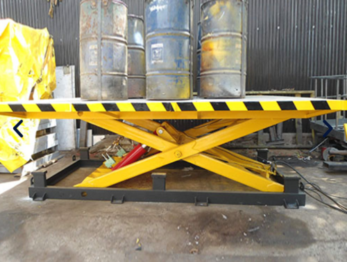 Scissor Lift - Color: As Per Customer Requirement