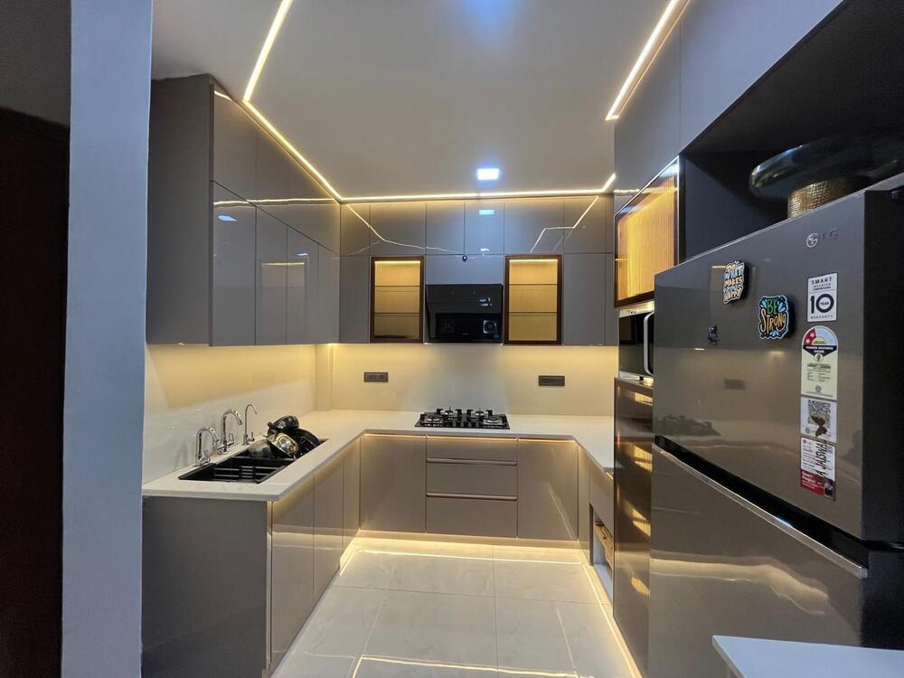 U Shape Modular Kitchen - Premium Quality Wood, Spacious Design , Customizable Storage Solutions For Efficient Space Utilization