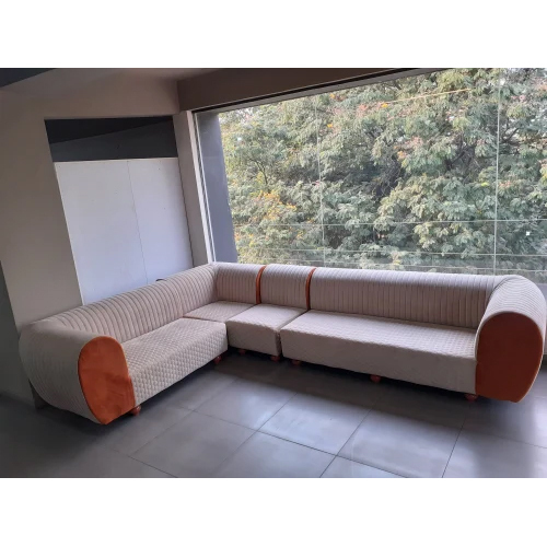 क्रीम एल शेप ऑफिस सोफा