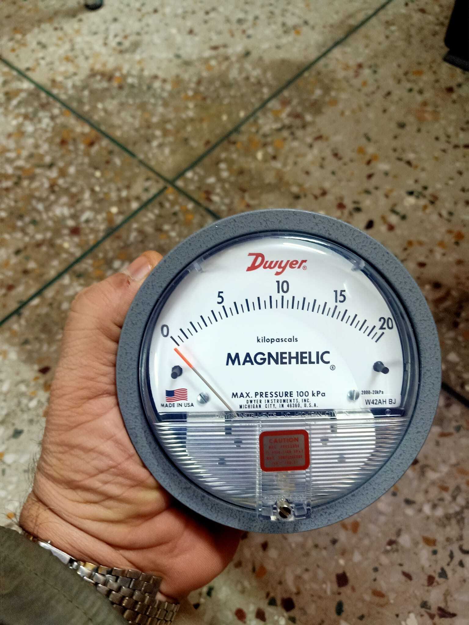 Dwyer Magnehelic Gauge For Batala Punjab Accuracy: A A 2% (-Ha Model A A 1) Of Fs (A A 3% (-Ha A A 1.5%) On -0
