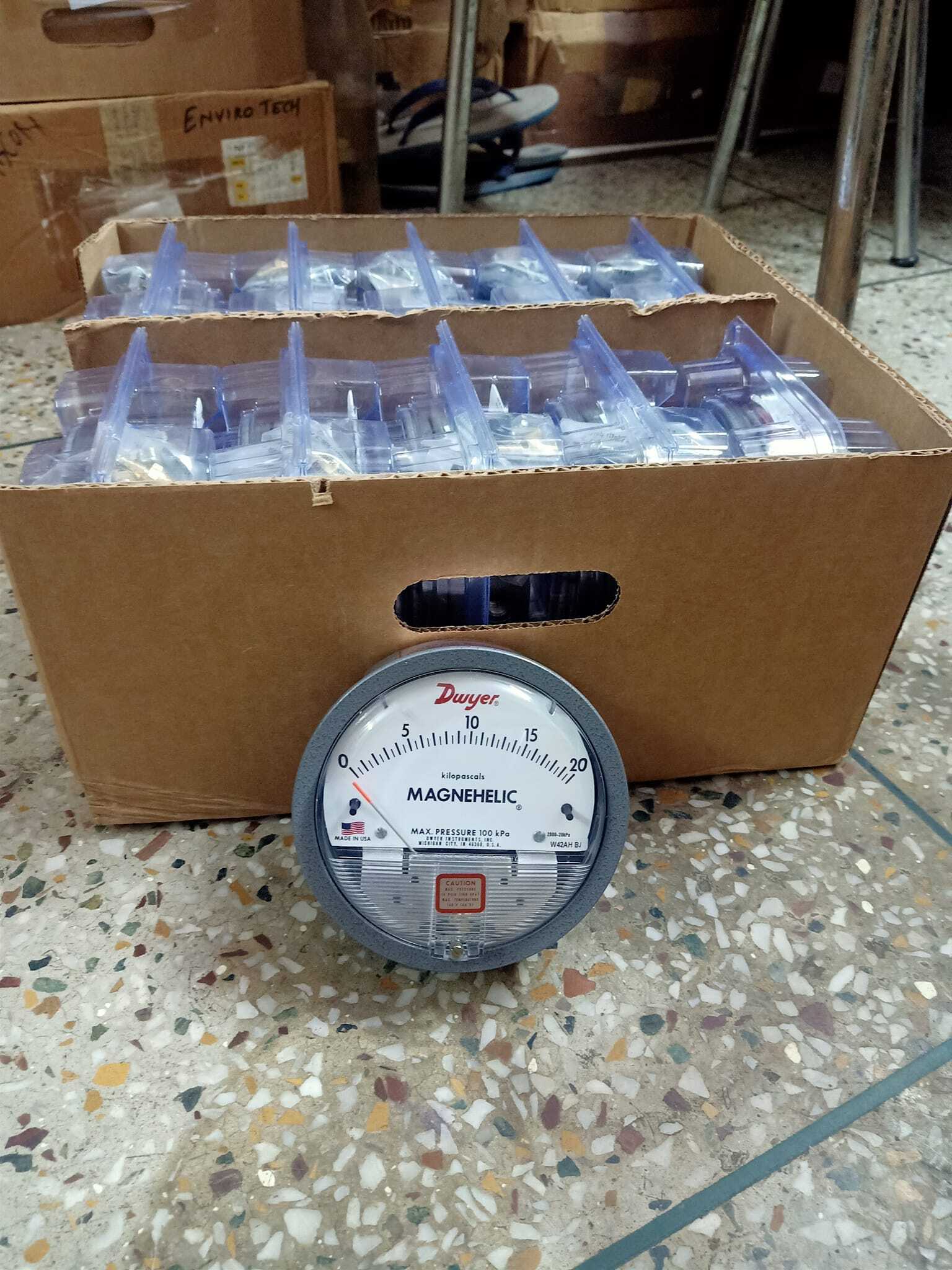 Dwyer Magnehelic Gauge Distributor For Dahanu Maharashtra Accuracy: A 2% (-Ha Model A 1) Of Fs (A 3% (-Ha A 1.5%) On -0