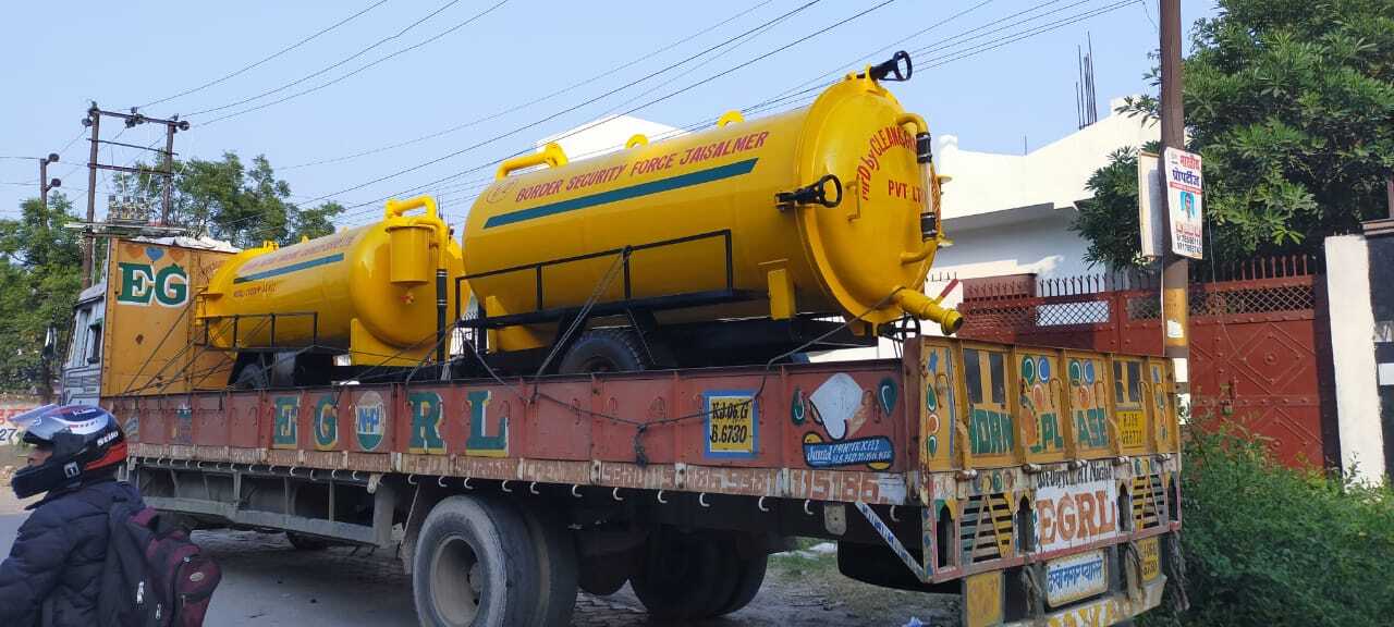 Sewer Suction Machine - Metal, 1000-5000 Ltr Capacity | 400 Cum/hr Vacuum Blower, Manual Cleaning, Custom Color Options, Brand New
