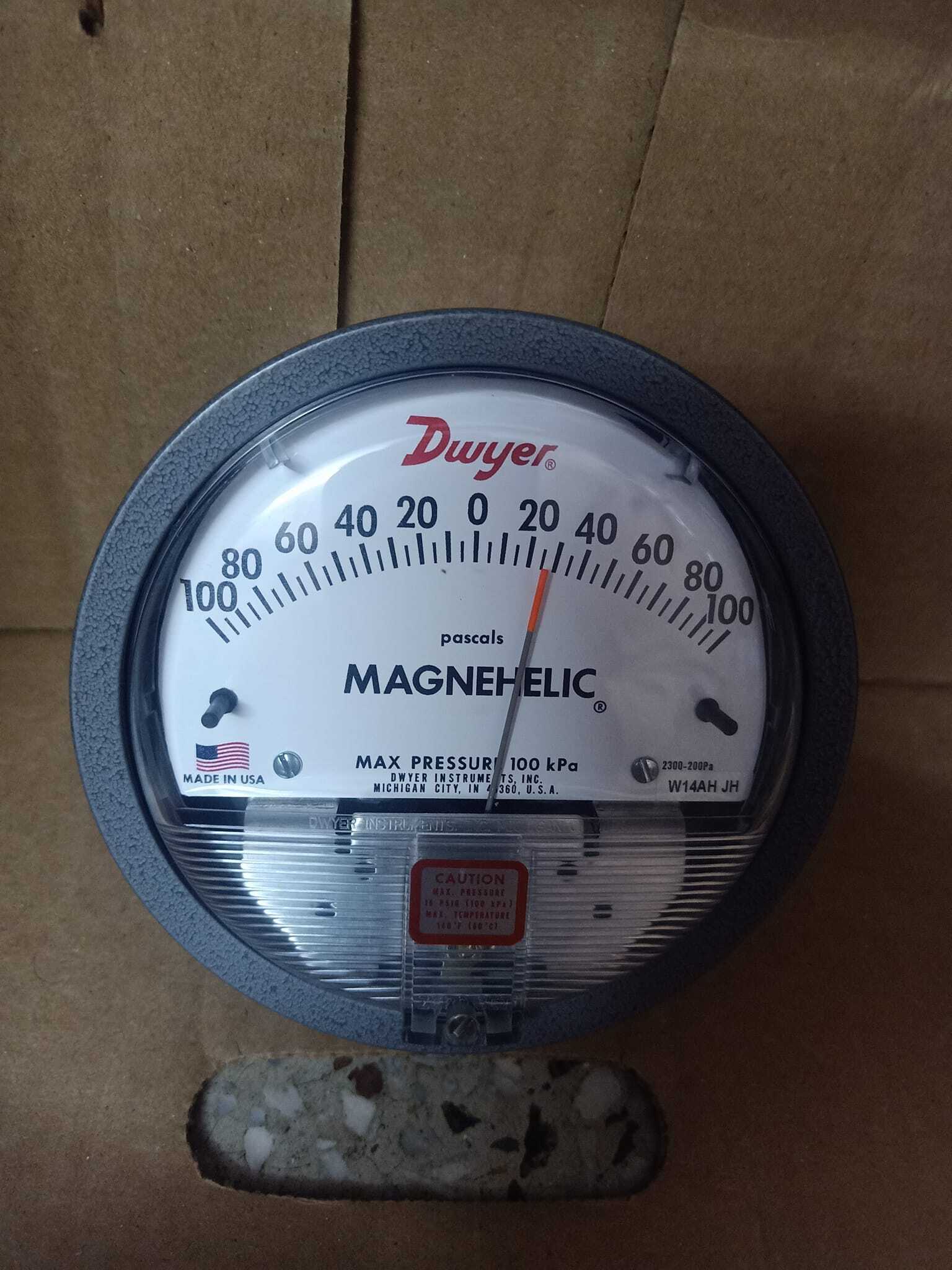 Dwyer Magnehelic Gauge For Basti Uttar Pradesh Accuracy: A 2% (-Ha Model A 1) Of Fs (A 3% (-Ha A 1.5%) On -0