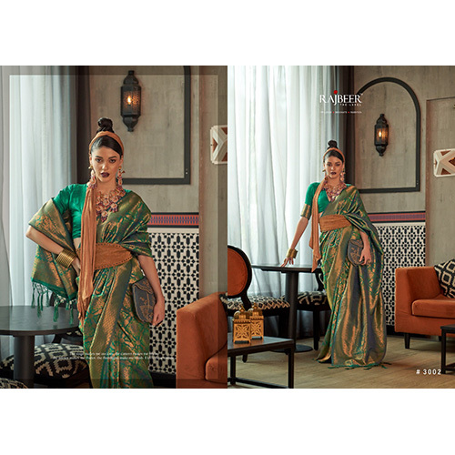 विभिन्न उपलब्ध महिलाओं की कानवी सिल्क साड़ी