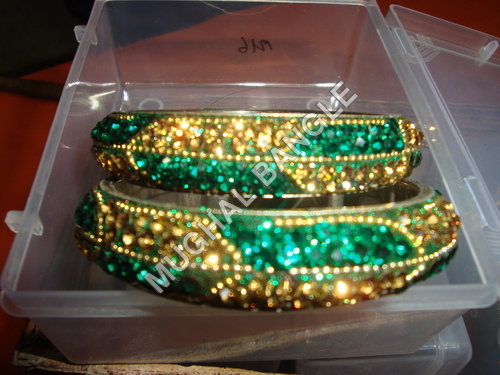 स्टाइलिश पीतल की चूड़ियाँ