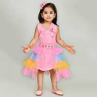 लड़कियों के लिए बिना आस्तीन का फ्रॉक आयु समूह: 1-9 वर्ष