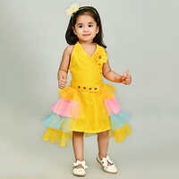 गर्ल्स येलो फ्रॉक आयु समूह: 1-9 वर्ष