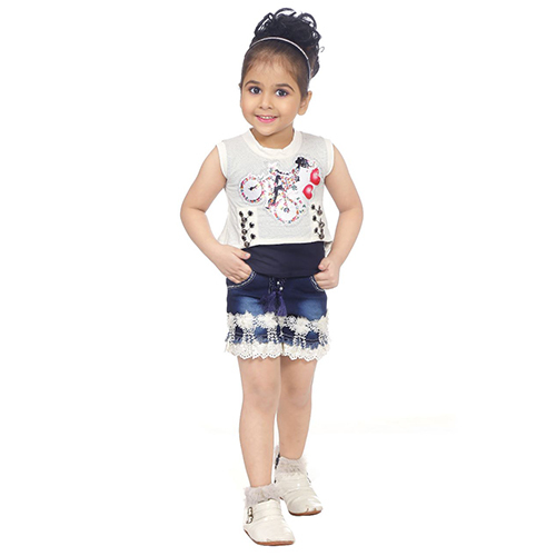 गर्ल्स डेनिम हॉट पैंट आयु समूह: 1-9 वर्ष