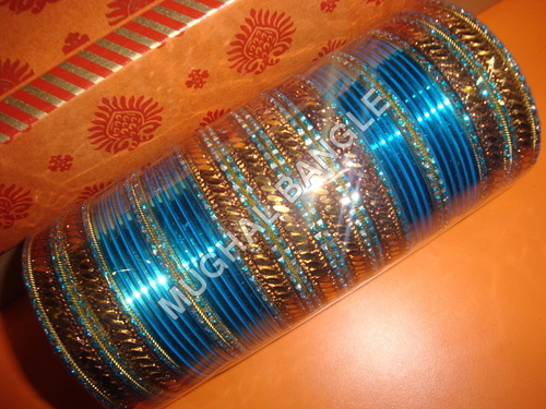 डिजाइनर मेटल बंगल सेट