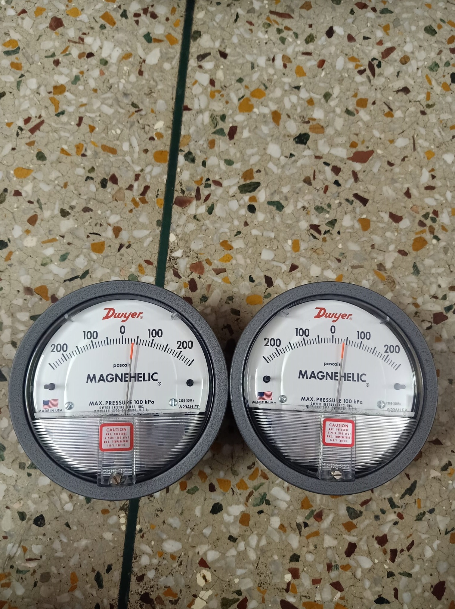 Dwyer Magnehelic Gauge Supplier For Kalna West Bengal Accuracy: A 2% (-Ha Model A 1) Of Fs (A 3% (-Ha A 1.5%) On -0