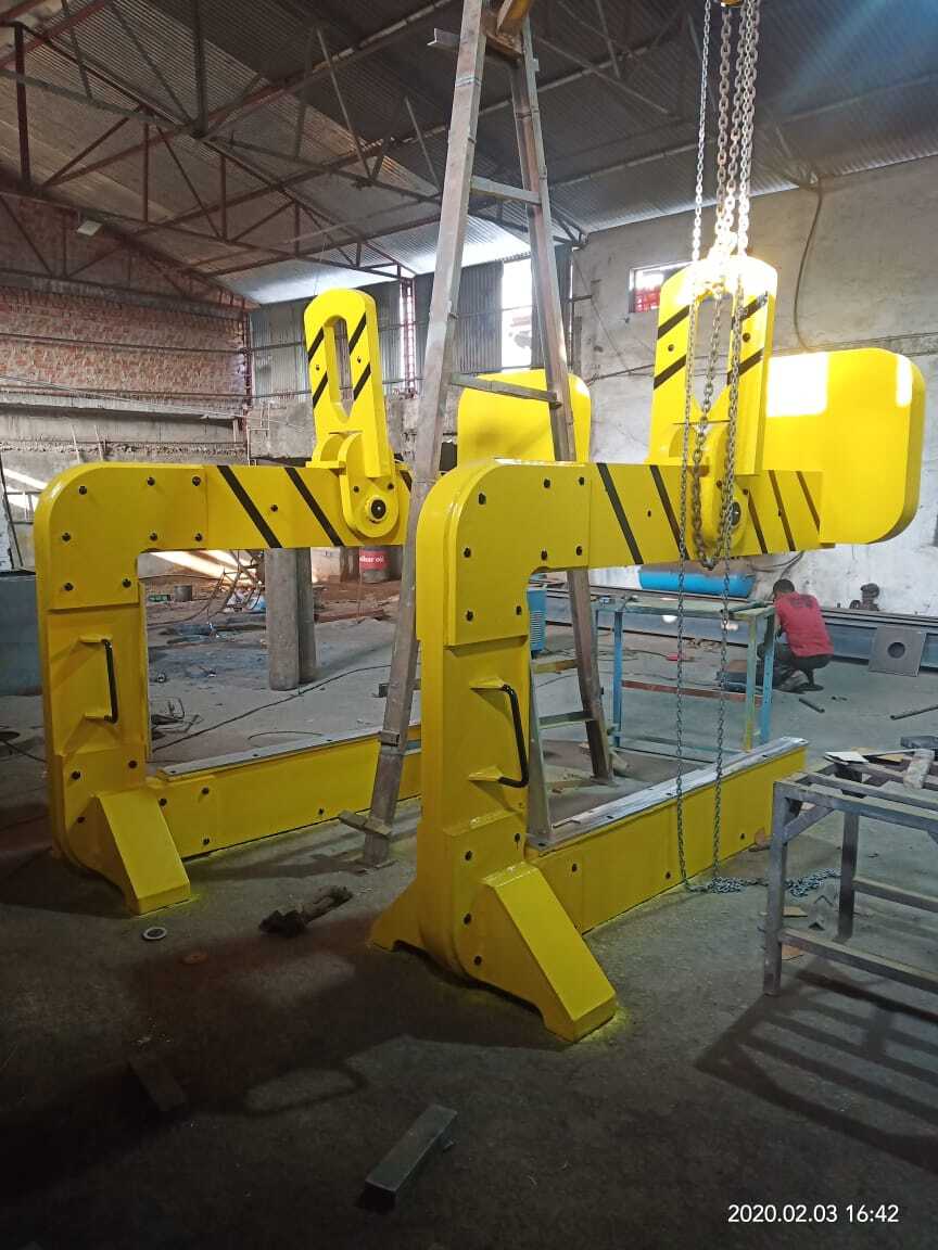 Yellow C Hook Lifter