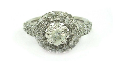 सफेद सोने का गोल हीरा विवाह अंगूठी