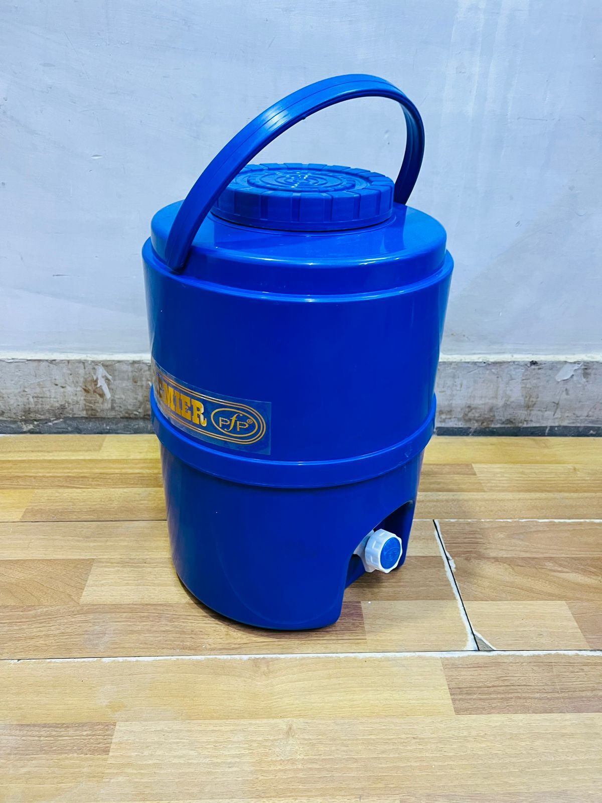 Water Cooler Jug - 20 Liters, Stainless Steel Double Wall Insulation, Ergonomic Handle, Screw-on Lid, Silver Finish