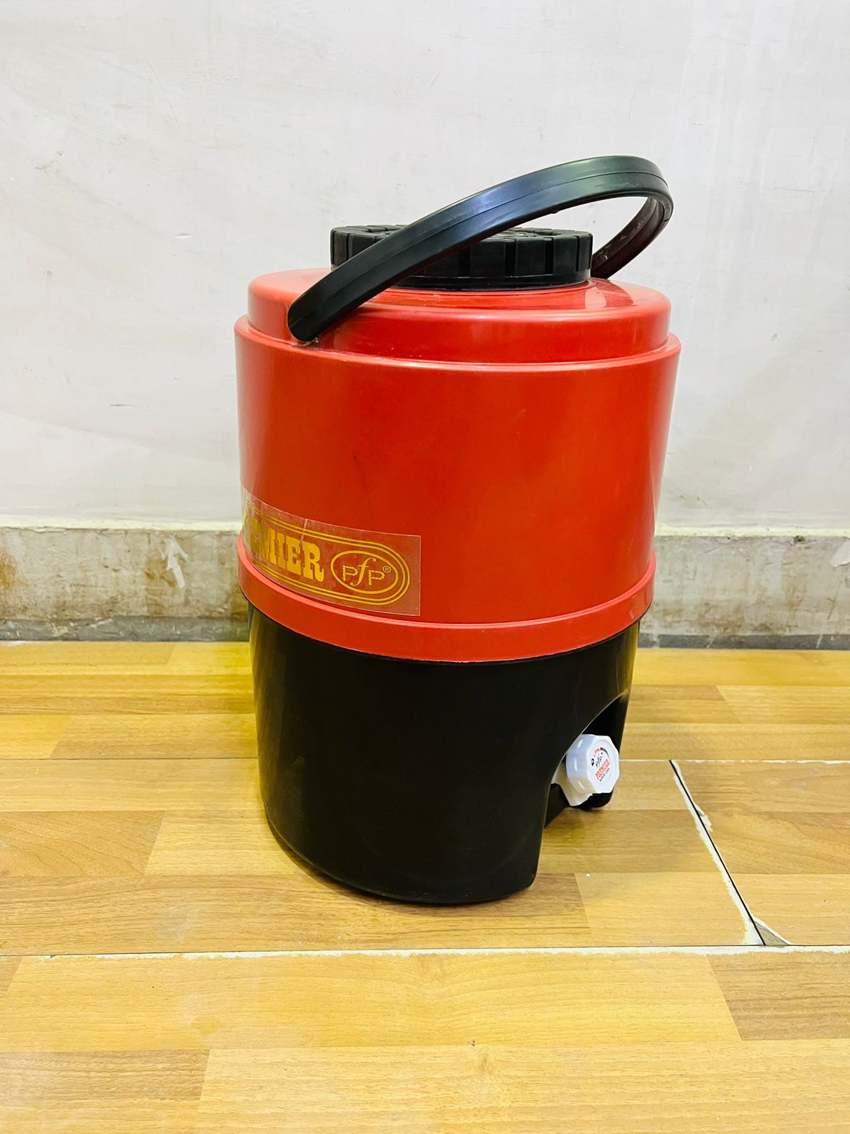 Water Cooler Jug - 20 Liters, Stainless Steel Double Wall Insulation, Ergonomic Handle, Screw-on Lid, Silver Finish