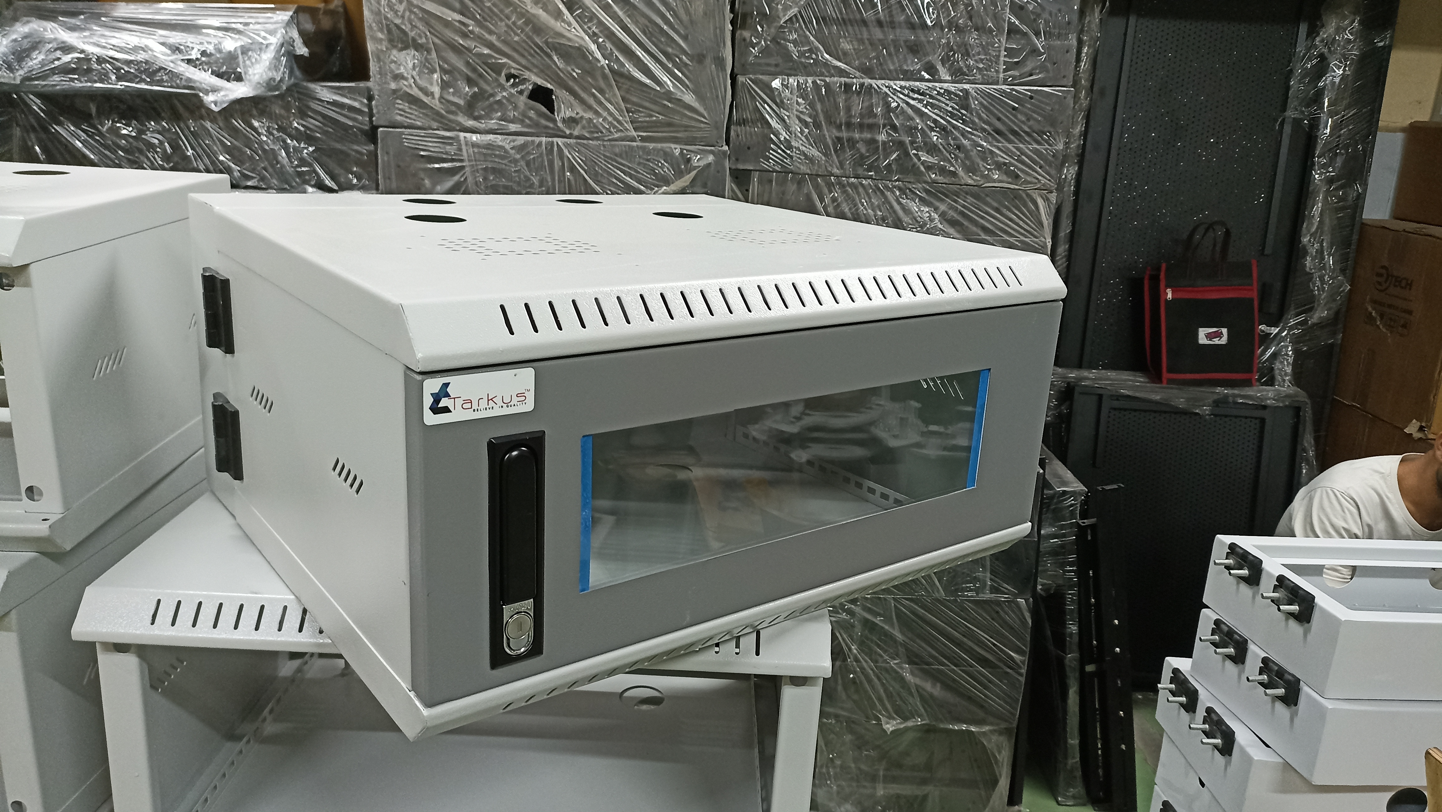 Wall Mount 4u Dvr Cctv Networking Rack By Tarkus Technologies - Capacity: 25 Kg/day