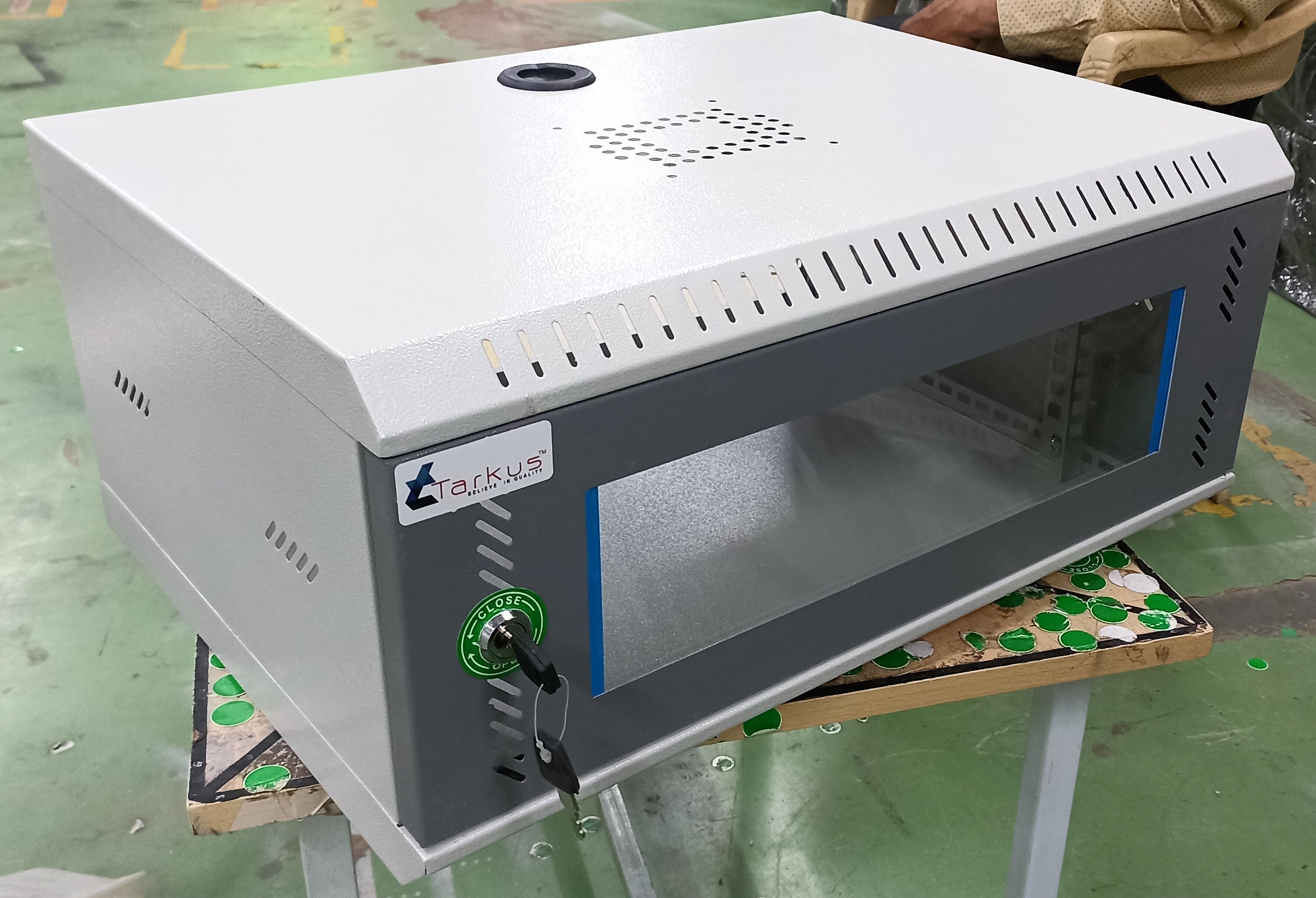 Wall Mount 4u Dvr Cctv Networking Rack By Tarkus Technologies - Capacity: 25 Kg/day