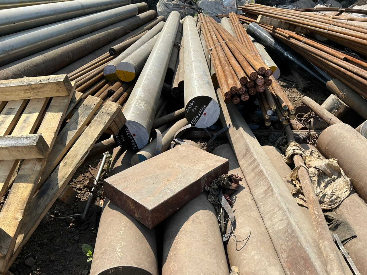 H13 Round Bar - Hot Die Steel, 6 To 1000 Mm Diameter, Black & Bright Finish, Hot Rolled & Forged, Tolerance +/- 0.50 Mm, Aisi Standard