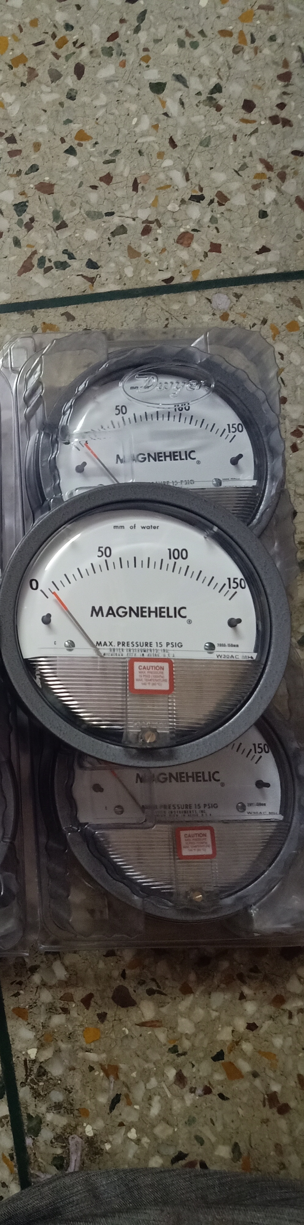 Dwyer Magnehelic Gauge Distributor - Plastic Dial, 4" Diameter, Â±2% Accuracy, White/black Color, Back Mount, 700g Weight | Suitable For Power, Cement, Steel, Fertilizer, Textile Industries