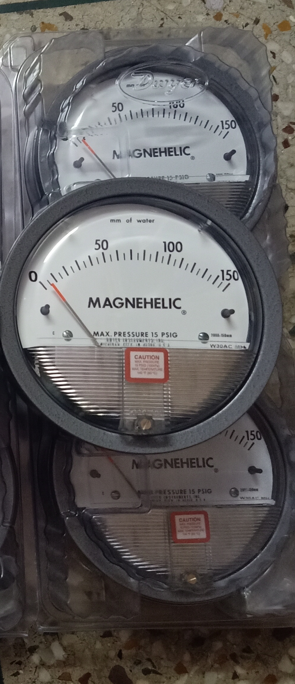 Dwyer Magnehelic Gauge Distributor - Plastic Dial, 4" Diameter, Â±2% Accuracy, White/black Color, Back Mount, 700g Weight | Suitable For Power, Cement, Steel, Fertilizer, Textile Industries