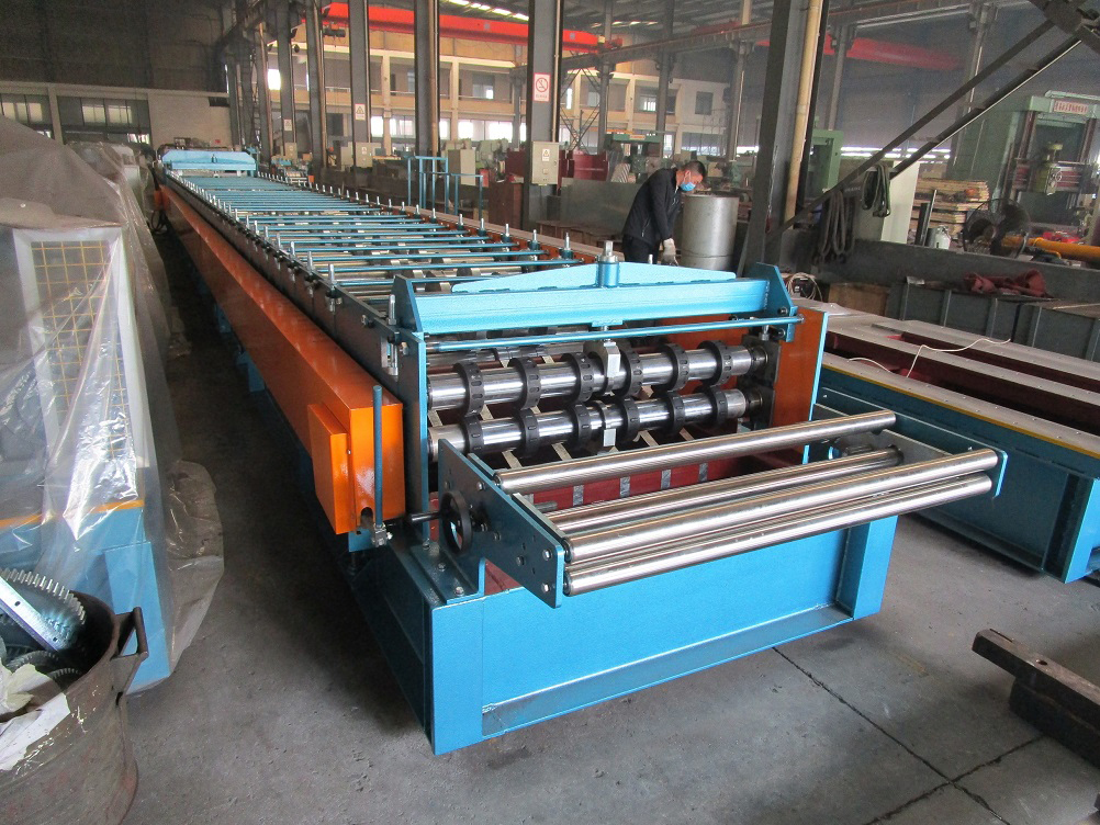 Automatic Floor Metal Decking Panel Roll Forming Machine