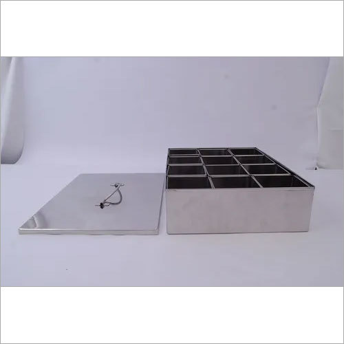 सिल्वर पार्टिशन स्पाइस बॉक्स