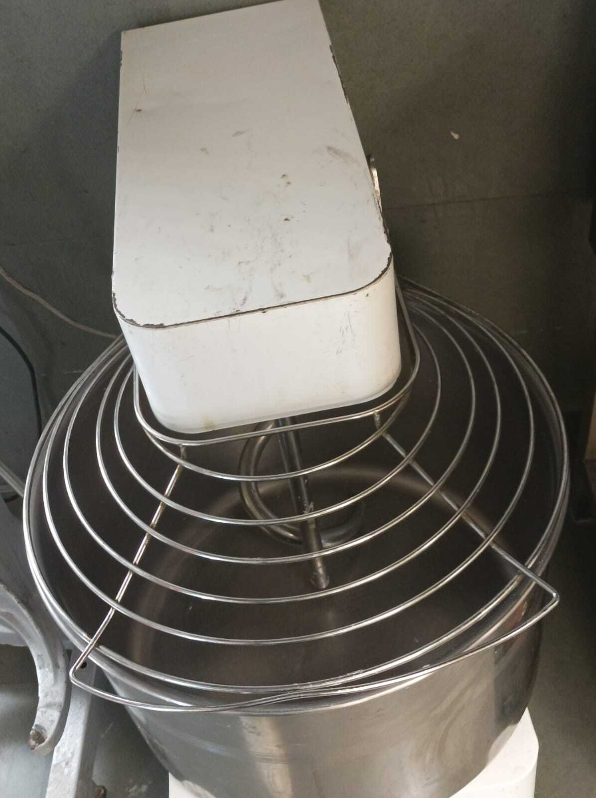 Spiral Mixer - 30l Bowl Volume, 12kg Kneading Capacity | Stainless Steel, White, 220v Electric Power, 725x432x886mm Dimensions