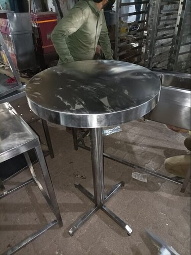 राउंड टेबल