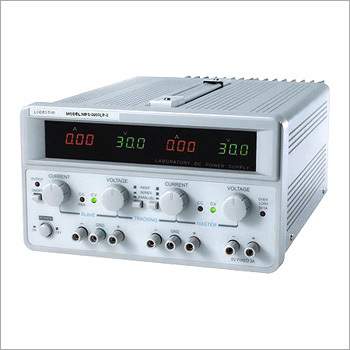 ट्रिपल आउटपुट पावर सप्लाई