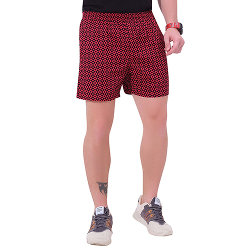 पुरुषों के लिए रेड कार्ड प्रिंटेड शॉर्ट्स