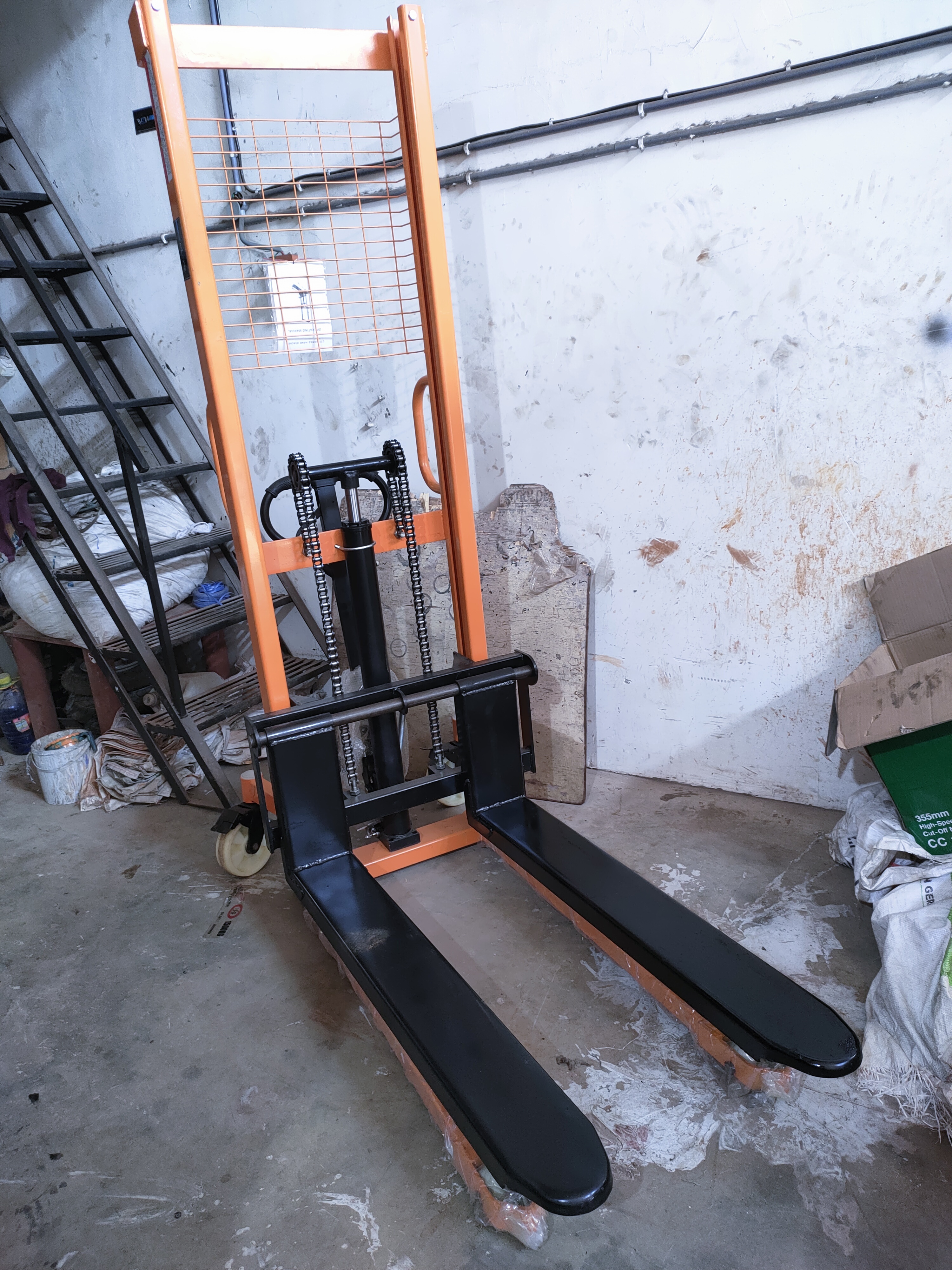 Manual Hydraulic Stacker - Steel, Max. Fork Height 2000mm, Fork Length 1150mm | Orange, Versatile Fork Width Options 300mm/550mm/600mm/850mm, Compact Turning Radius 1500mm