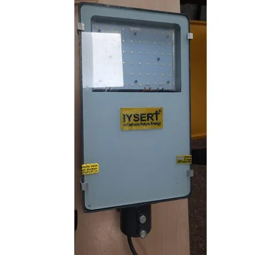 व्हाइट 18 वाट सेमी सोलर स्ट्रीट लाइट