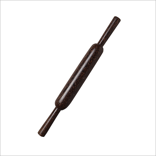 गहरे भूरे रंग की लकड़ी की रोटी बेलन