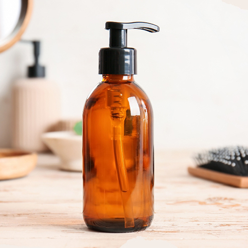 सफेद रंग का हेयर कंडीशनर