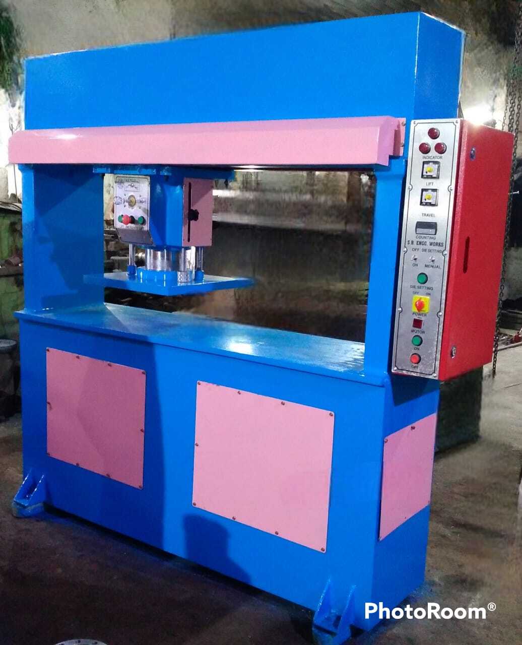 Travel Head Clicker Machine - 30 Ton Capacity, 63x20 Inch Punching Board Size, Low Noise Hydraulic System | High Efficiency, Low Energy Consumption, Safe Operation