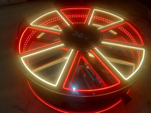 व्हाइट 360 सेल्फी बूथ