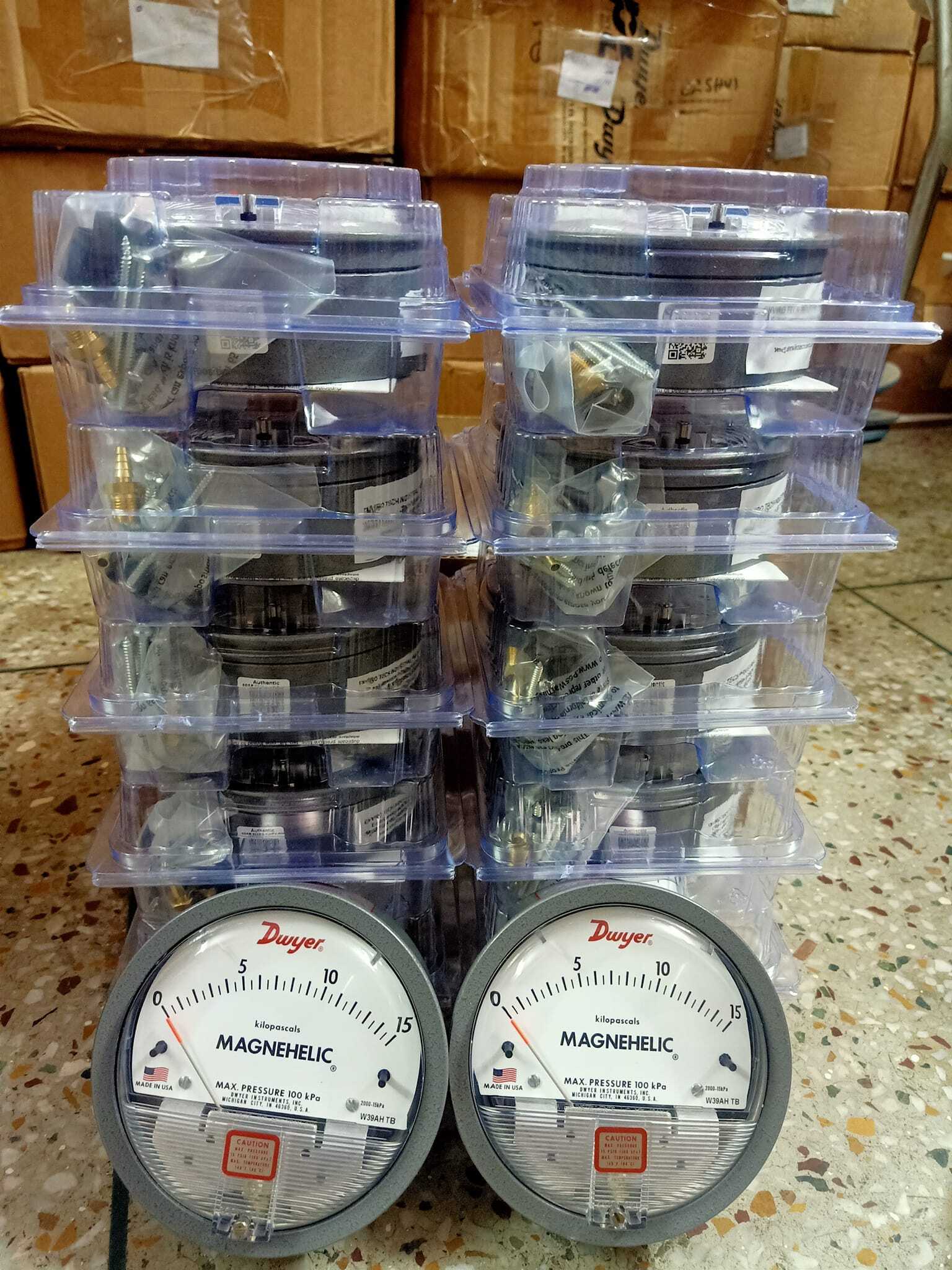 Dwyer Magnehelic Gauge Distributor For Hardoi Uttar Pradesh Accuracy: A 2% (-Ha Model A 1) Of Fs (A 3% (-Ha A 1.5%) On -0
