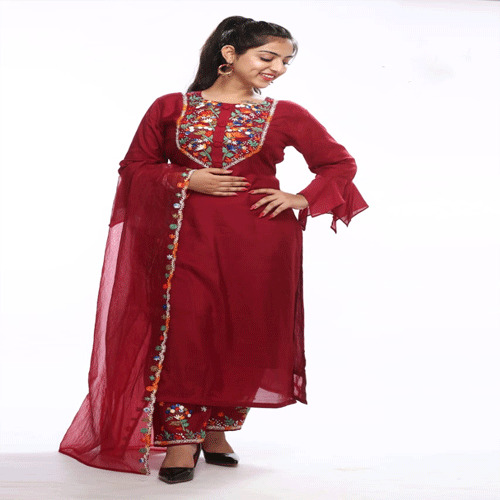 लाल महिलाओं के लिए कुर्ता पैंट और दुपट्टा सेट
