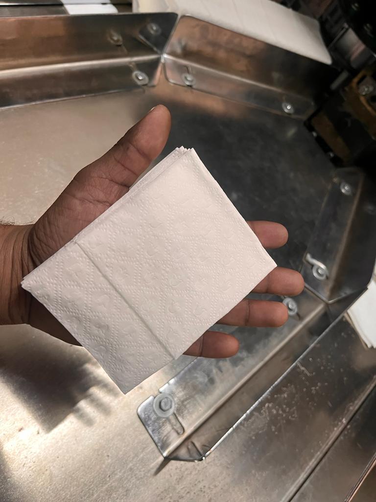 1/6 Fold Or L Fold Paper Napkin Making Machine Capacity: 300-400 Pcs/min