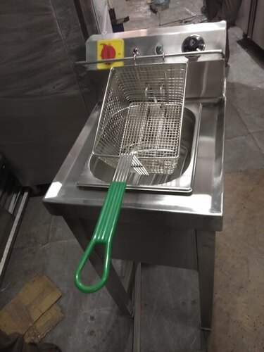 स्टेनलेस स्टील सिंगल डीप फ्रायर क्षमता: 5 लीटर/दिन