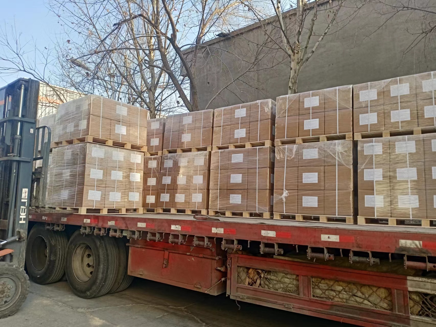 Creatine Monohydrate - C4h9n3o2â·h2o, Black And Red | Cas No: 6020-87-7, Water Solubility: Yes, Type: Nutrition Enhancers