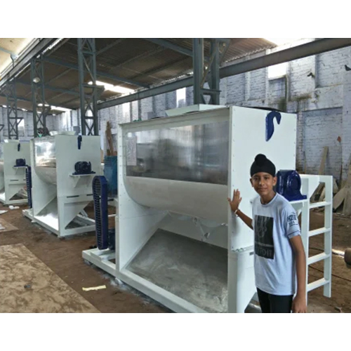 White Cattle Feed Mixer