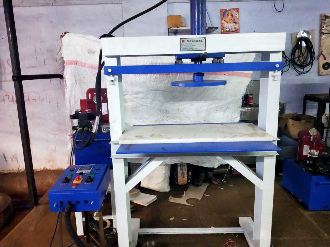 Hydraulic 4 Die Paper Plate Machine - Capacity: 2500 Pcs/day Pcs/hr