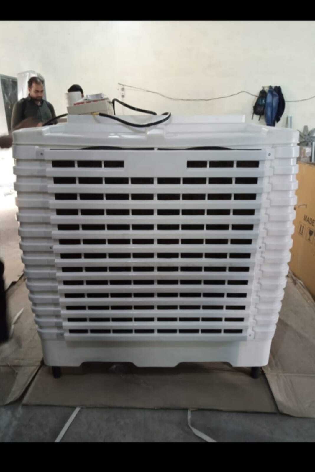 Industrial Cooler - Plastic, 90 Ltr Water Tank, 8550 Cfm Air Flow, Automatic Cleaning, Humidity Sensor Included, 210 Va Power Consumption